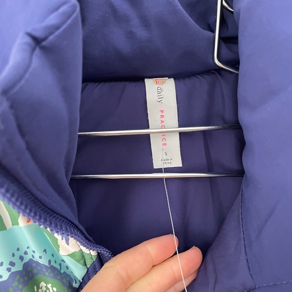 NWT Daily Pratice by Anthropologie Quilted Puffer vest size small - Picture 6 of 11